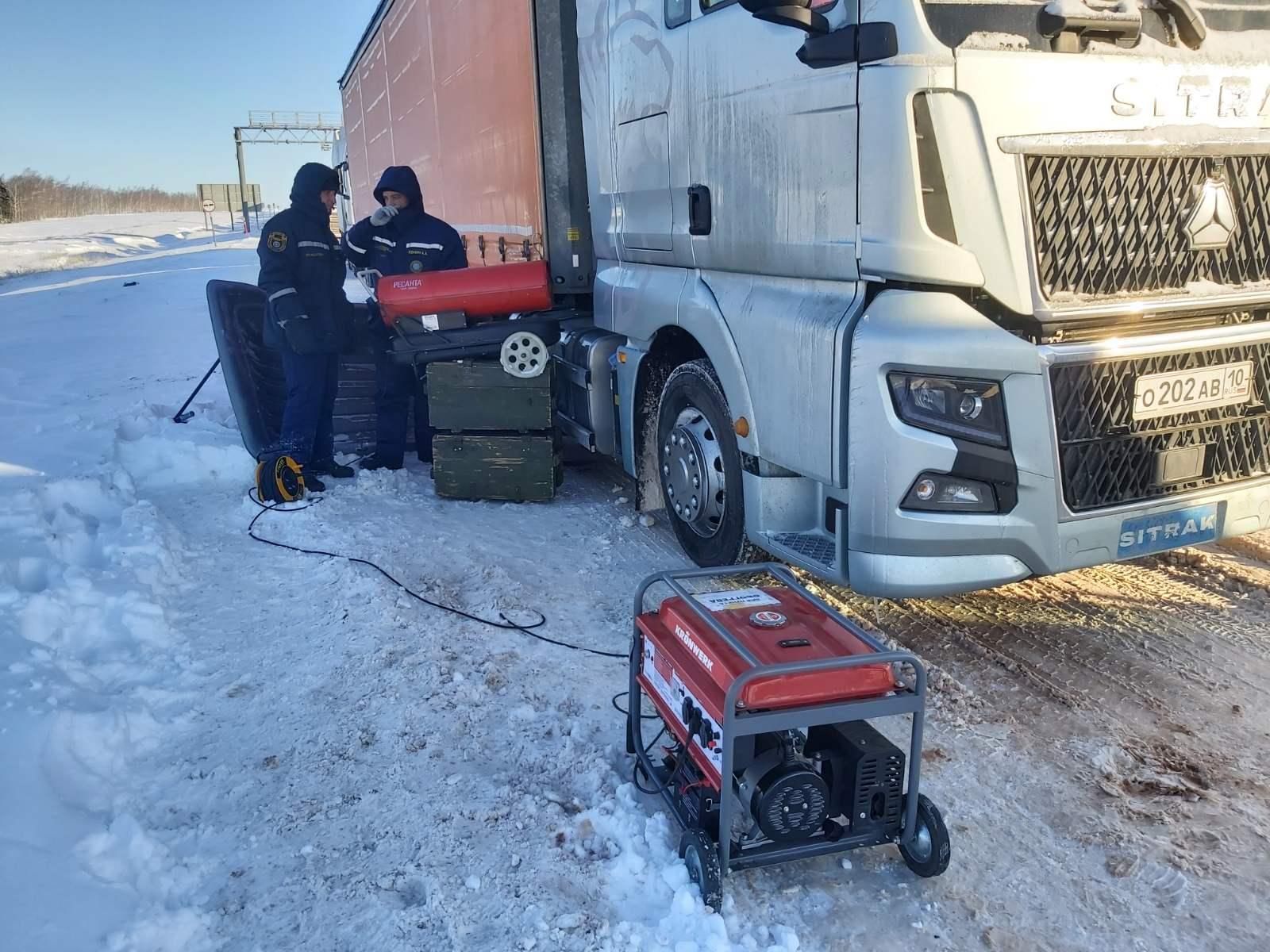 Попавшим в затор автомобилистам оказана помощь.