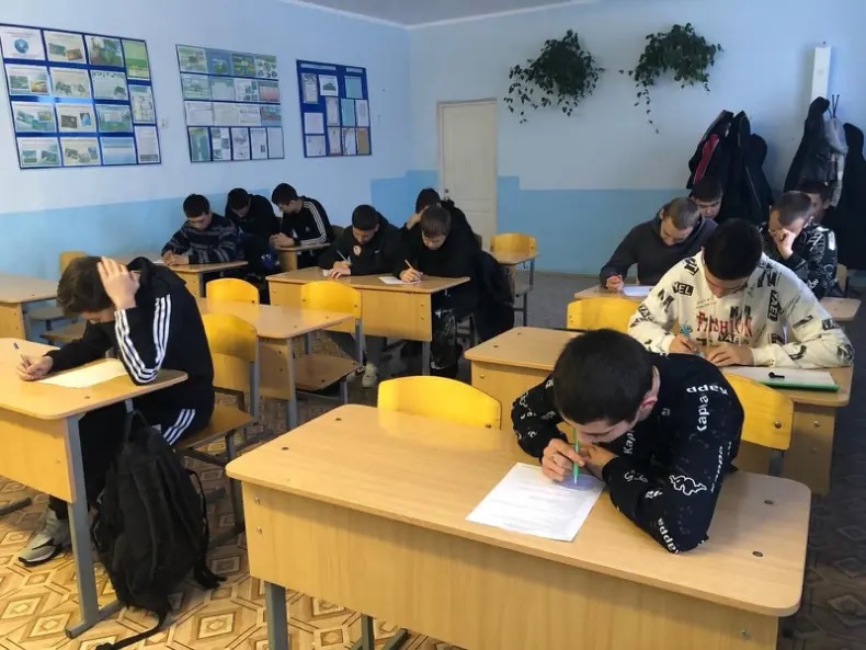 В рамках 13 Неделя антикоррупционных инициатив в ОГБПОУ «Радищевский технологический техникум» студенты 1-4 курсов прошли анкетирование по вопросам коррупции в России..