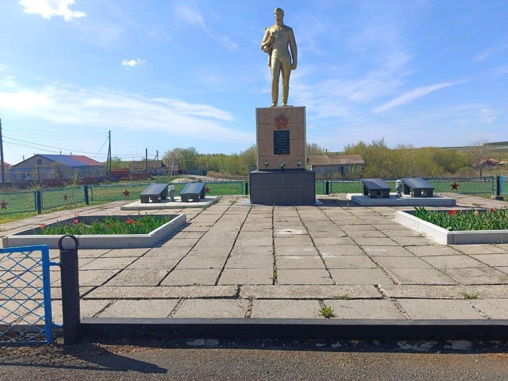 Памятник погибшим в годы ВОВ 1941-1945гг..