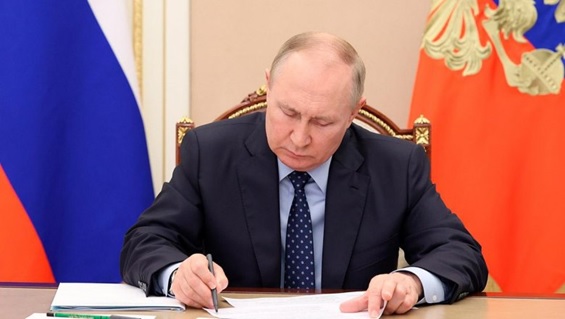 Путин внес проект о денонсации конвенции об ответственности за коррупцию. Путин внес проект о денонсации конвенции об ответственности за коррупцию.