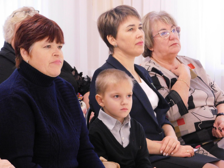 Сегодня в Радищево отметили замечательный праздник - День приёмной семьи. Сегодня в Радищево отметили замечательный праздник - День приёмной семьи.