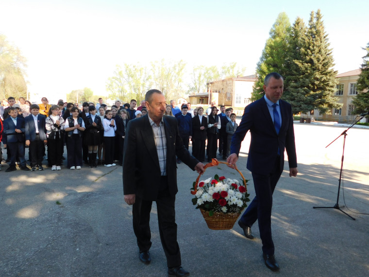 В Радищево отметили 155-летие со дня рождения Владимира Ленина. В Радищево отметили 155-летие со дня рождения Владимира Ленина.